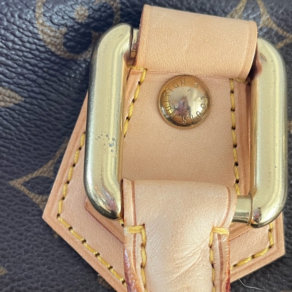 Authentic LV Monogram Manhattan GM - Picture 6 of 14